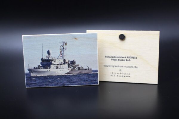 Holzmagnet "Holzstablenkboot M 1090 Pegnitz" – Bild 2